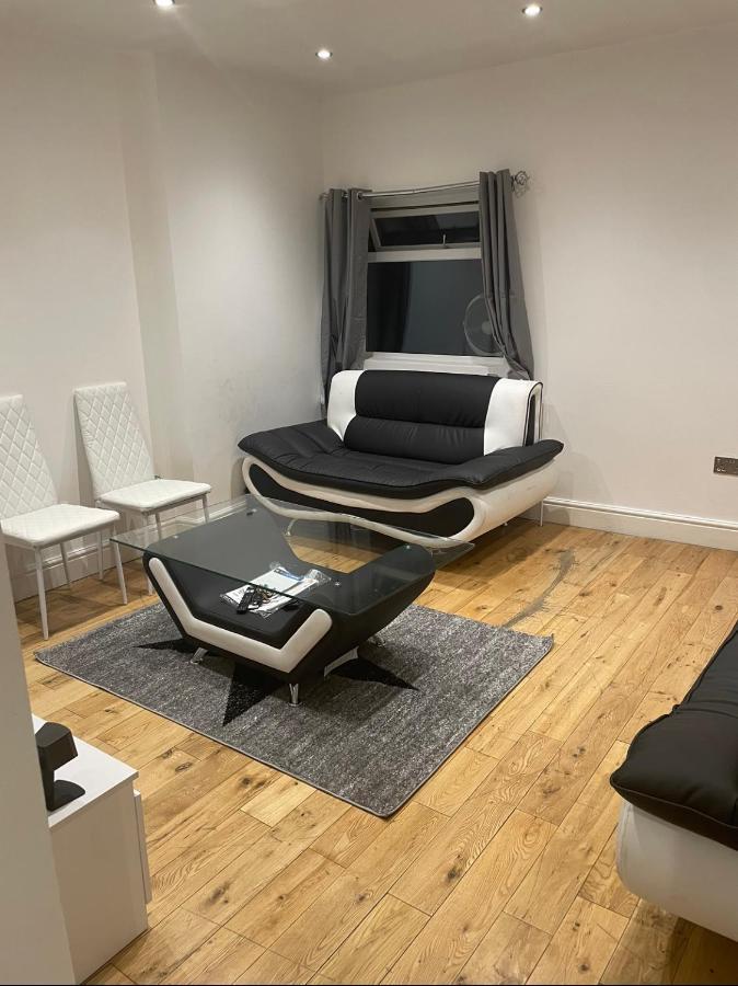 Tee'S Apartments 플럼스테드 외부 사진